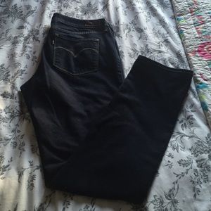 REASONABLE OFFERS ACCEPTED! Levis Bold Curve Jean