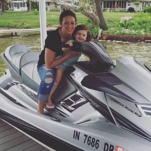 Meet your Posher, Lora