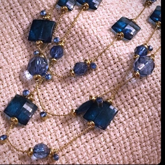 Sparkling blue necklace - Picture 2 of 3