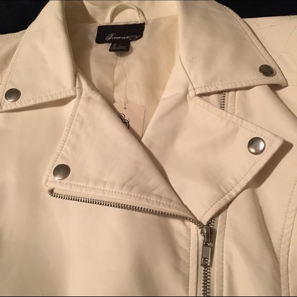 NWT!! Women's cream colored jacket; size L. - Picture 2 of 3