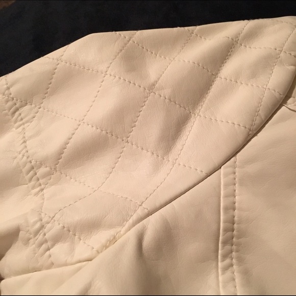 NWT!! Women's cream colored jacket; size L. - Picture 3 of 3