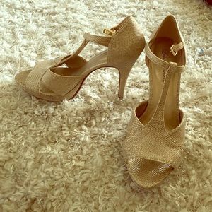 T- Strap Sparkly champagne/ gold heels (8)