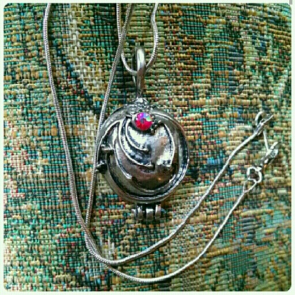 Elena locket with real Vervain - Picture 2 of 4