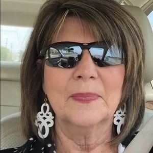 Meet your Posher, Janis