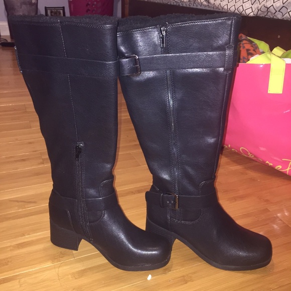 Brand New Black Boots with faux fur inside