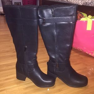 Brand New Black Boots with faux fur inside
