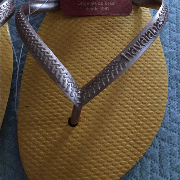 Havaianas Flip Flop Sandals a Must for Summer☀️ - Picture 4 of 4