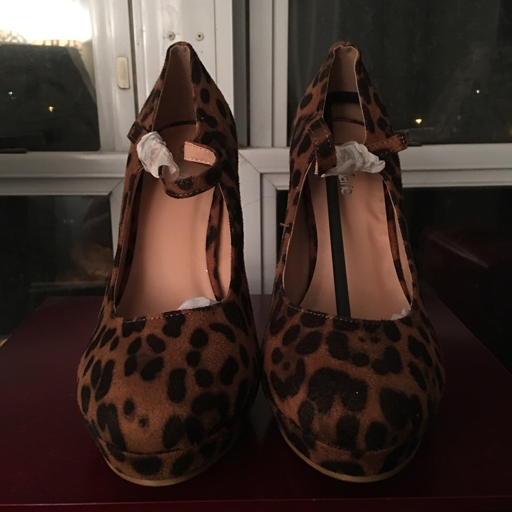 Never worn Brand new leopard/cheetah suede heels