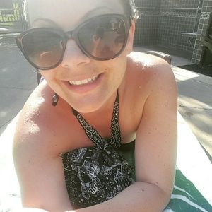 Meet your Posher, Felicia