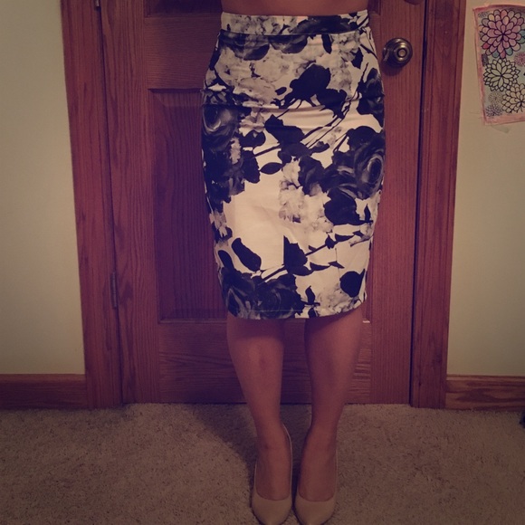 Black & White Floral Pencil Skirt.