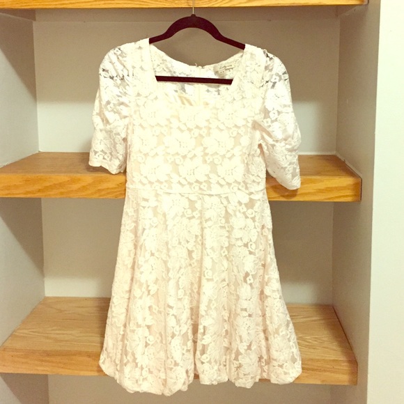 Cute floral lace cream colored dress Forever21