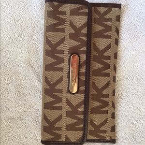 Michael kors wallet