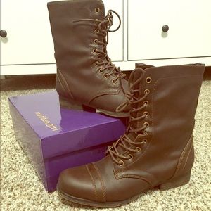 💥SOLD💥Madden girl combat boots