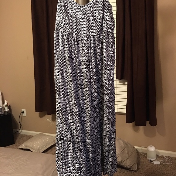 Long black and white dress