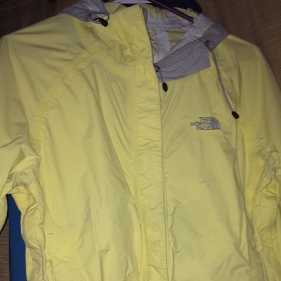 Medium northface rain jacket