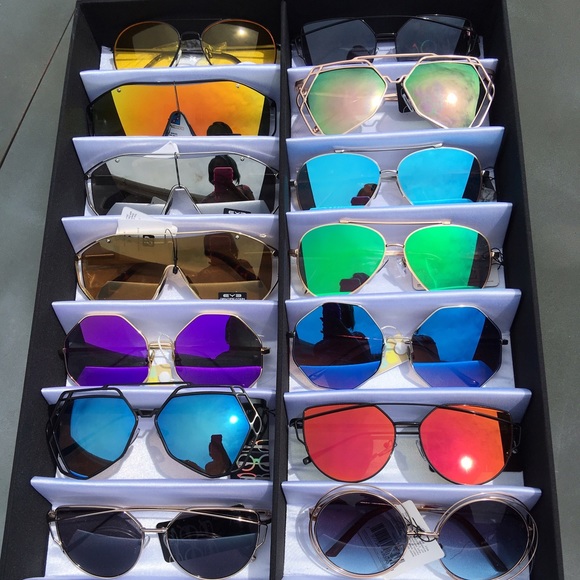 Sunglasses 1 for $15 3 for $25 5 for $35 - Picture 1 of 1
