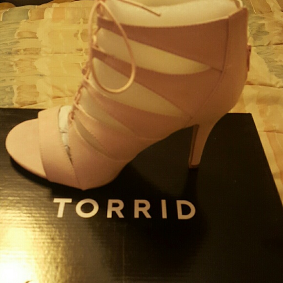 TORRID Shoes - Last Drop! Torrid 4" Lace up MAUVE Sexy Shoes