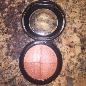 MAC PERFECTLY LIT SKINFINISH BRAND NEW