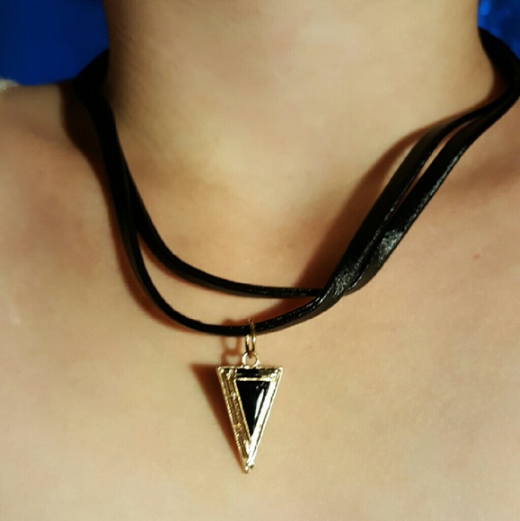 A ARROW CHOKER PENDANT NECKLACE - Picture 1 of 3