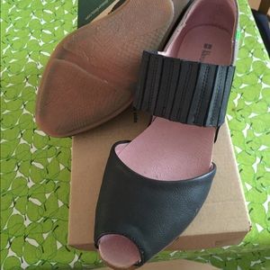 Nearly New Size 38 El Natura Lista Flats