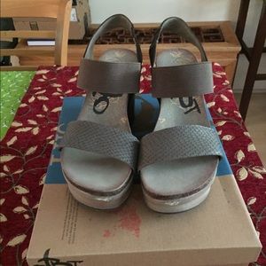 Otot Comfortable Platform Shoe