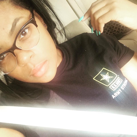 Meet your Posher, Ariella