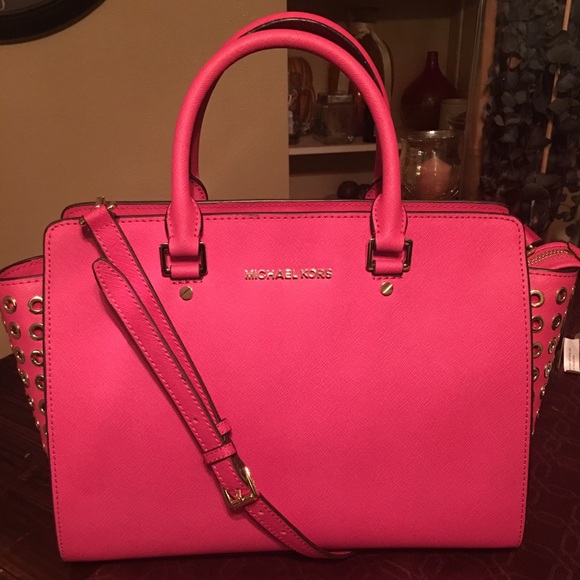 Sold!!!! Michael Kors Selma - Picture 1 of 3