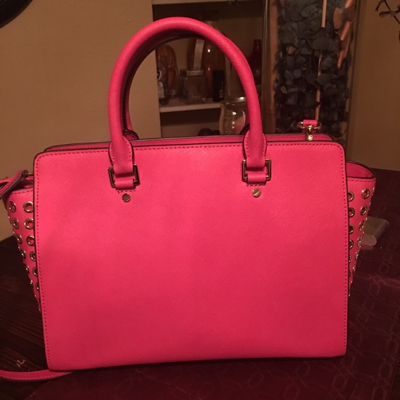 Sold!!!! Michael Kors Selma - Picture 2 of 3