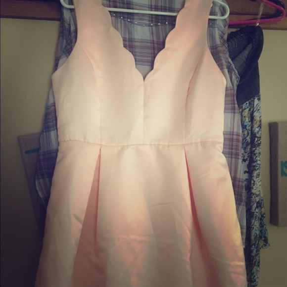 Size large peach scallop dress