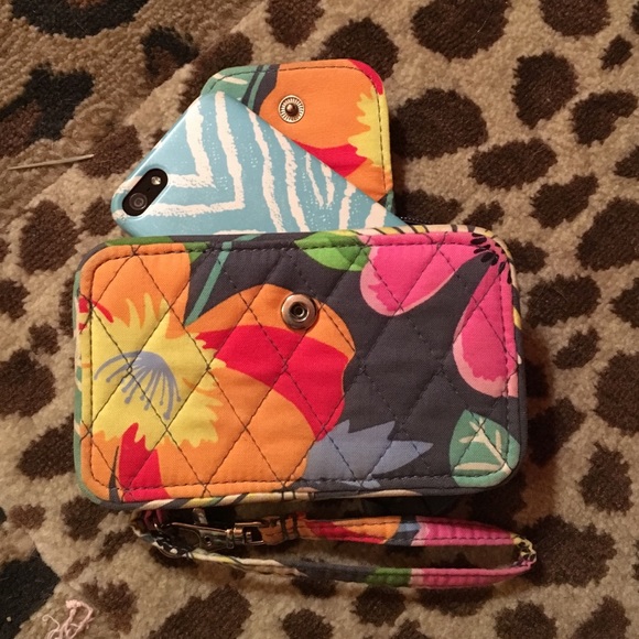 Vera Bradley smartphone wristlet