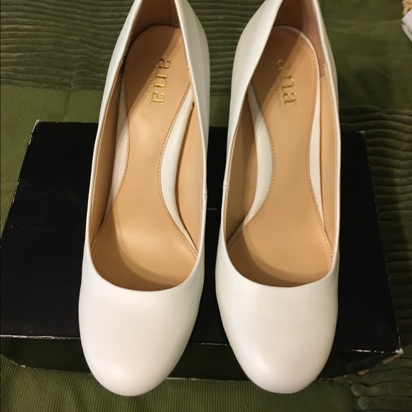 Ana Shoes - Brand New Ana Sz 9.5M White leather 4" dress pumps