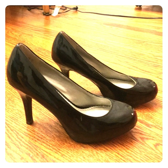 Black 3" pumps