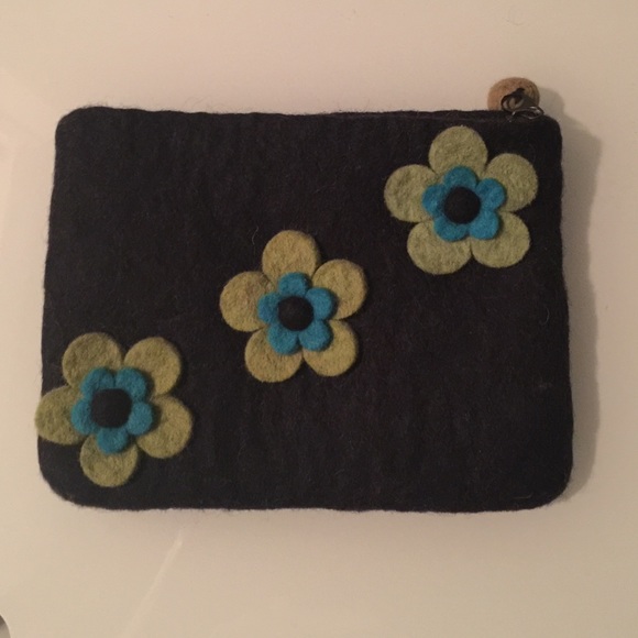 🆕 Wool Floral Wallet - Picture 1 of 2