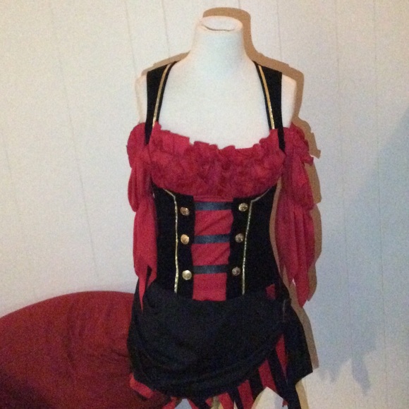 Leg Avenue Sexy Pirate Costume