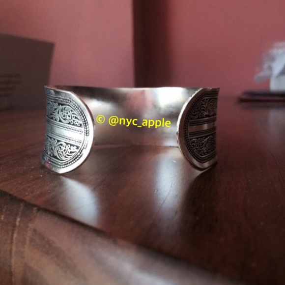 ❗️SALE❗️2xHP🎉 Silver Boho Cuff Bracelet - Picture 3 of 3