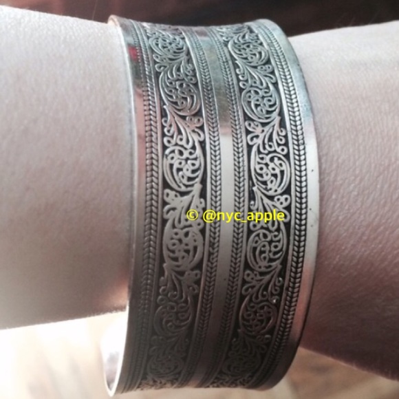 ❗️SALE❗️2xHP🎉 Silver Boho Cuff Bracelet - Picture 2 of 3