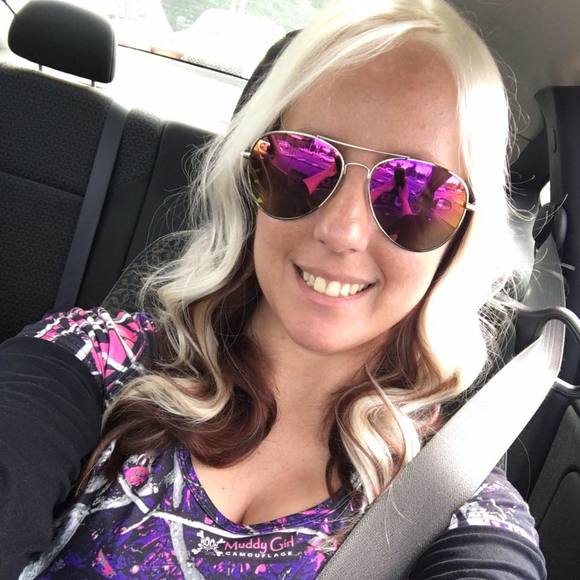 Meet your Posher, Amanda - Picture 1 of 1