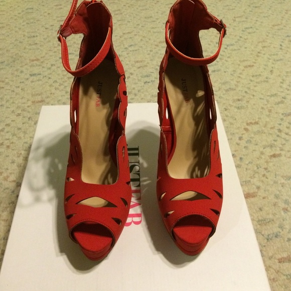 🔴LAST CHANCE 🔴Red cut-out laser heels - Picture 2 of 2