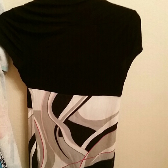Cute top! - Picture 3 of 3