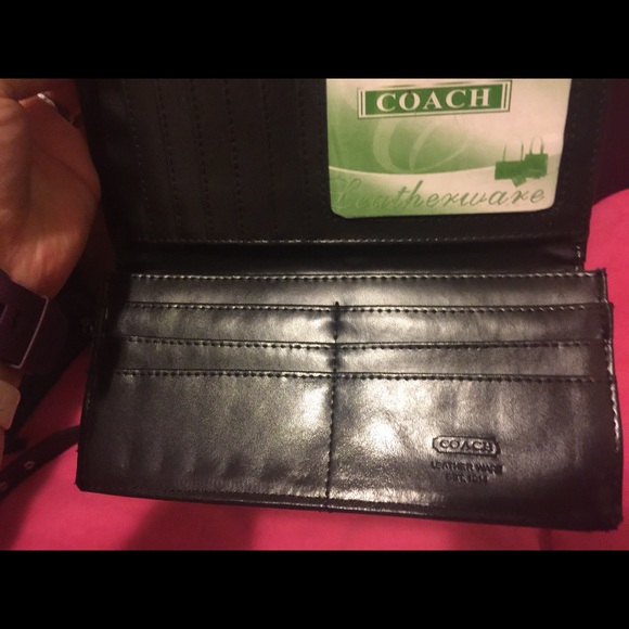 Brand new coach wallet - Picture 3 of 4