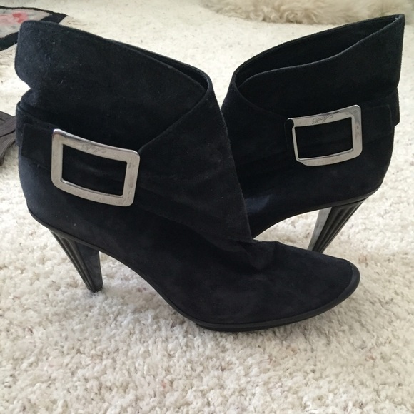 Auth Roger Vivier suede ankle boots