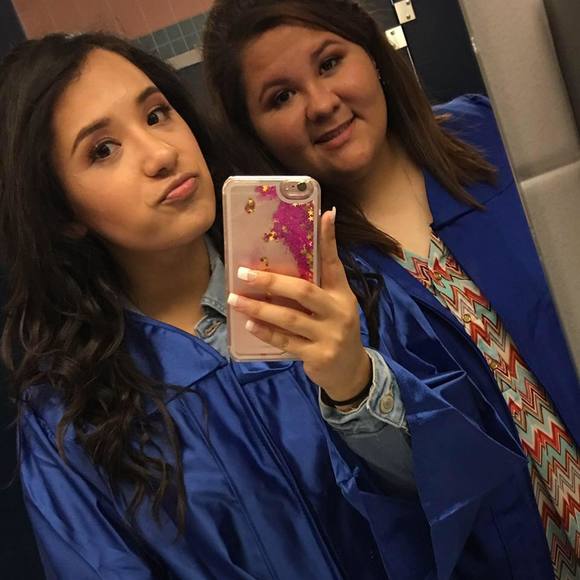 Meet your Posher, Fabiola - Picture 1 of 1