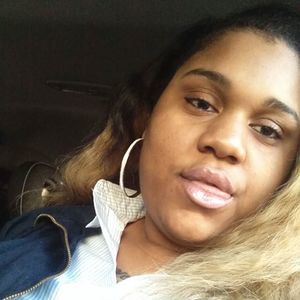 Meet your Posher, Dominique