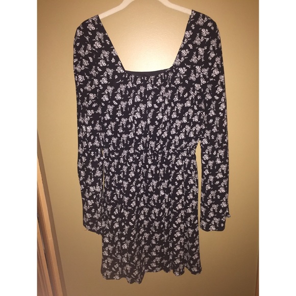 Cute and comfy black dress!