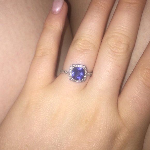 Beautiful halo style ring