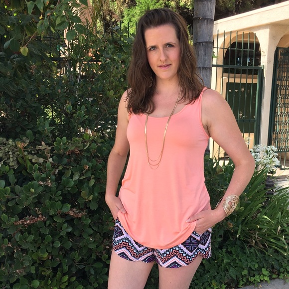 Red MODEL Modal Tank - Picture 2 of 4