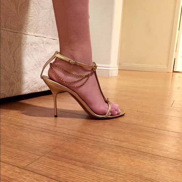 Worn only inside AUTH Dolce & Gabana beauties