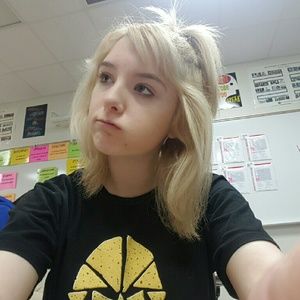 Meet your Posher, Alexis