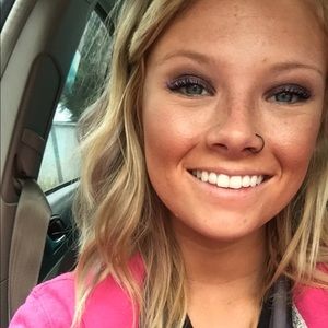 Meet your Posher, Emilee