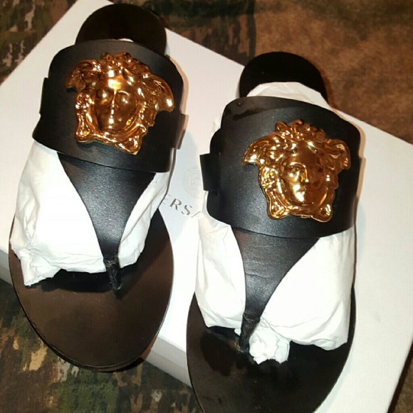 📣📣📣SOLD!!!!🛇🛇 Versace sandals